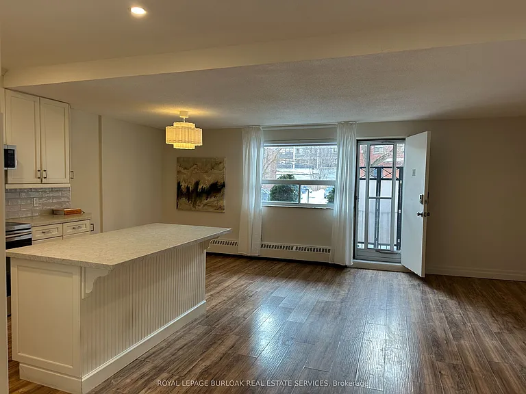 15 Elizabeth St N #101 — Photo 4