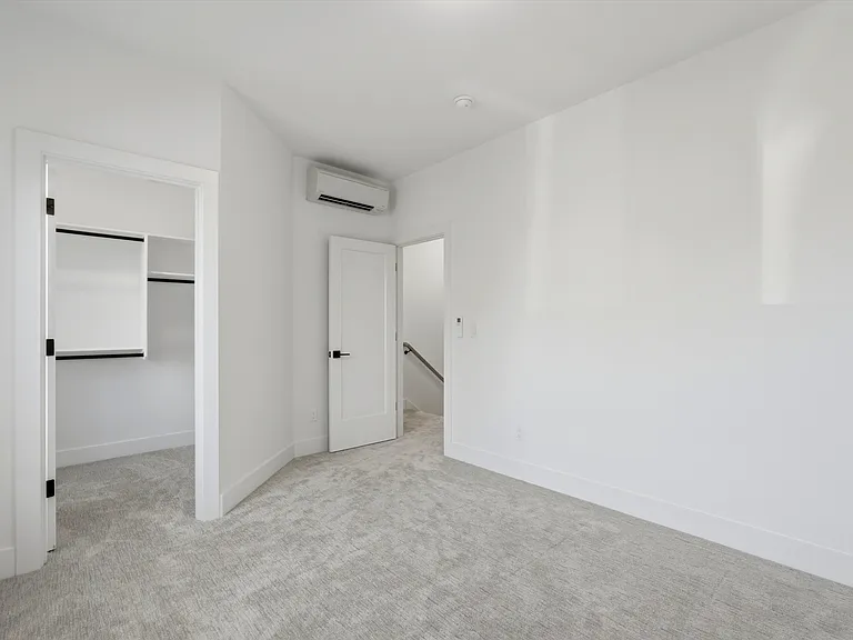 5221 N Maryland Ave — Photo 15