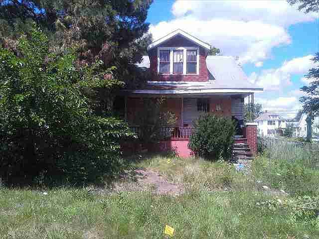 2210 Cortland
