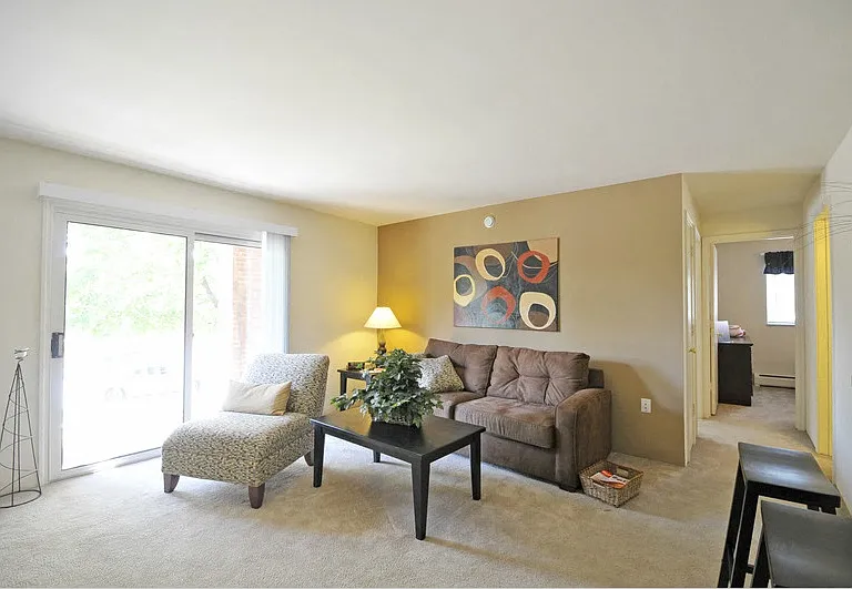 Four Seasons Apartments — Photo 10