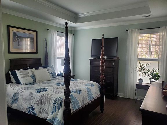 Master BR with full bath and walk-in closet.