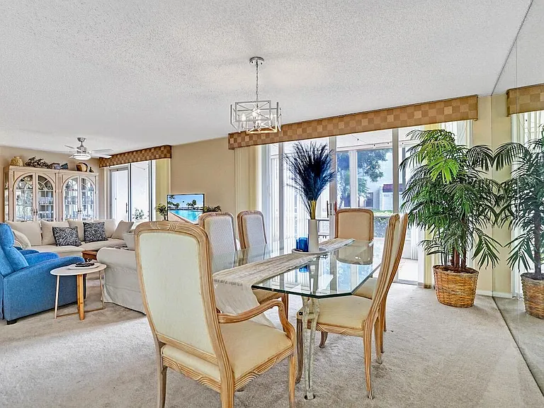 107 Half Moon Cir #H1 — Photo 21