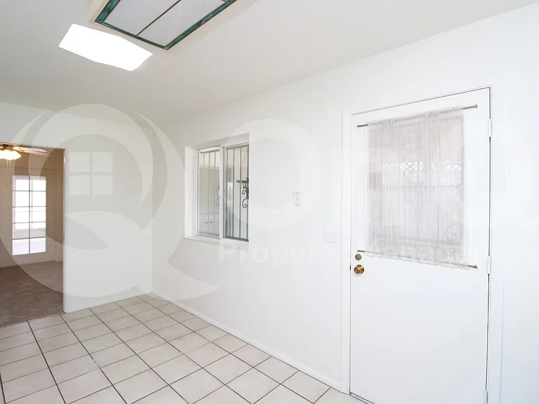 10438 W Rodgers Cir — Photo 15