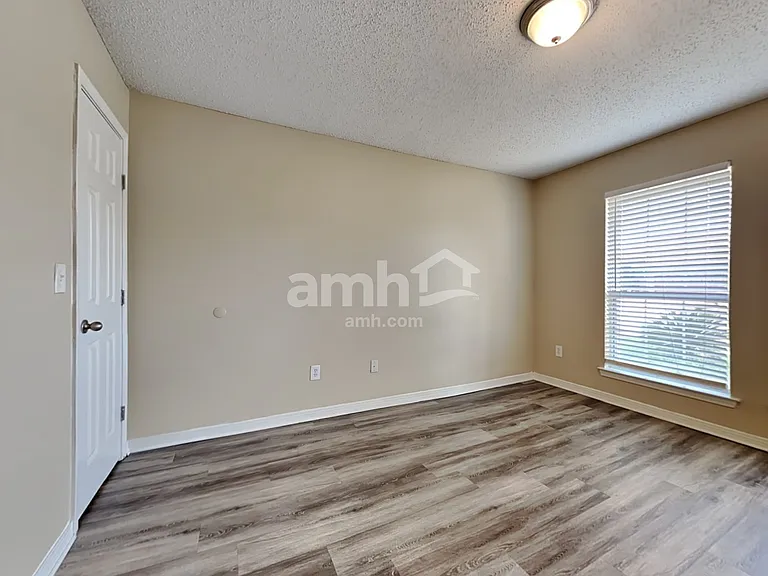 9215 Hawkeye Dr — Photo 16
