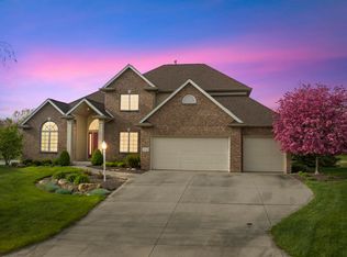 606 Club Course Dr, Fort Wayne, IN 46814