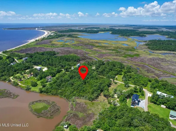 5138 Pointset Ave, Bay Saint Louis, MS 39520