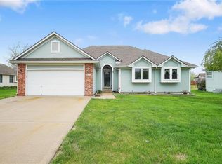 614 Country Ln, Raymore, MO 64083