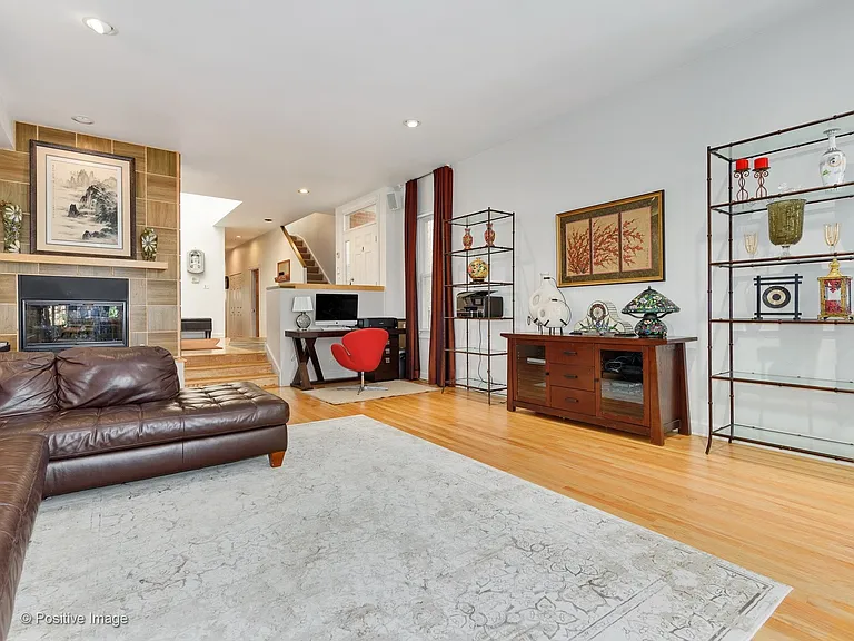 1213 W Roscoe St — Photo 6