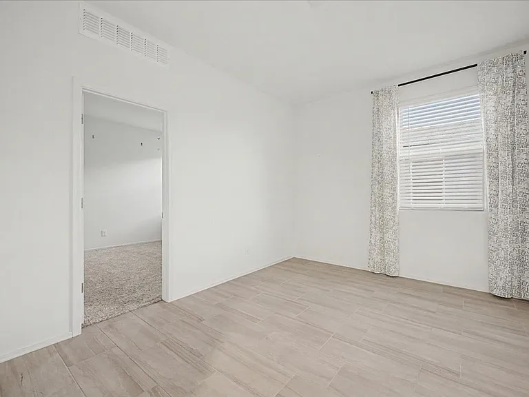 10315 W Robertson St — Photo 5