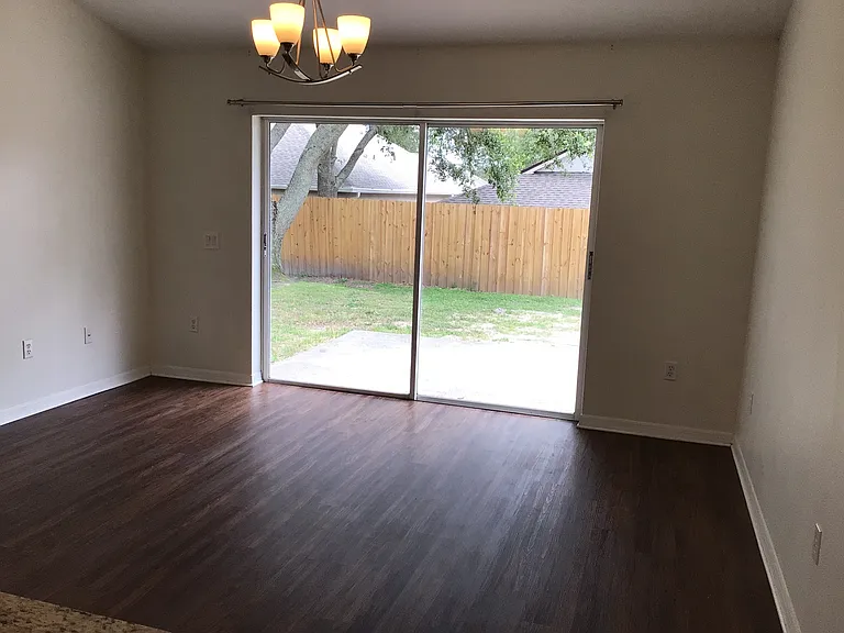 715 Somerstone Dr — Photo 6