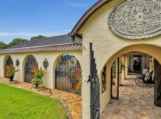 32720 Lakeshore Dr, Tavares, FL 32778