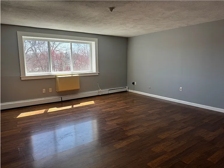 215 Winter St #4N — Photo 4