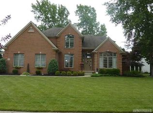 29 Ashworth Ct, Amherst, NY 14228