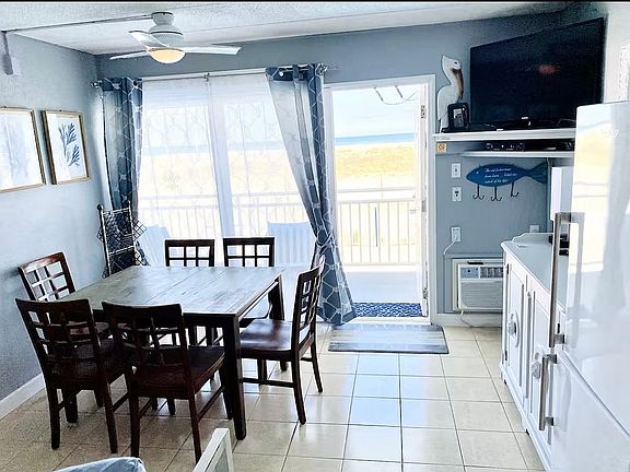 Unit 207 Living/Dining Area