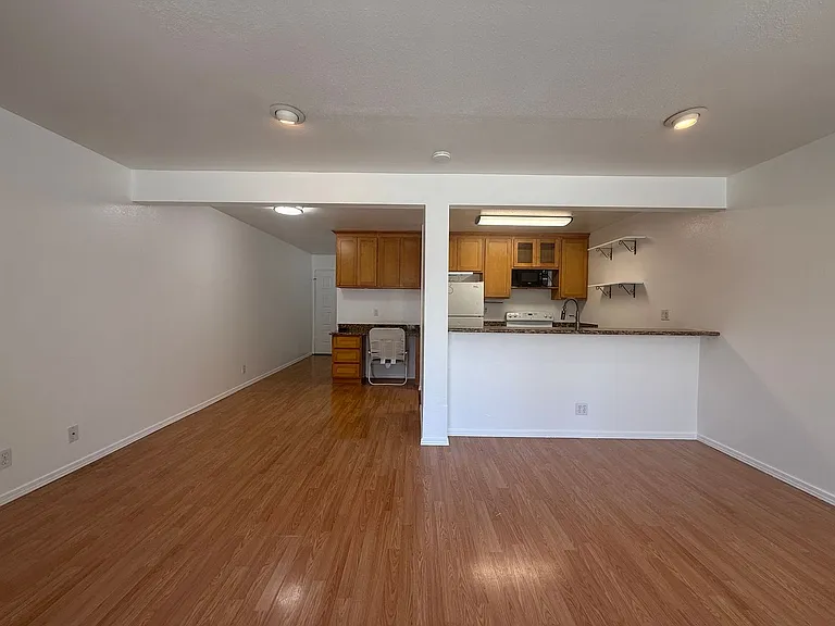 1505 Four Oaks Cir — Photo 2