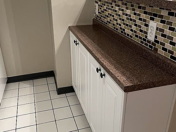 3rd image of 305 S 11th St #1-11