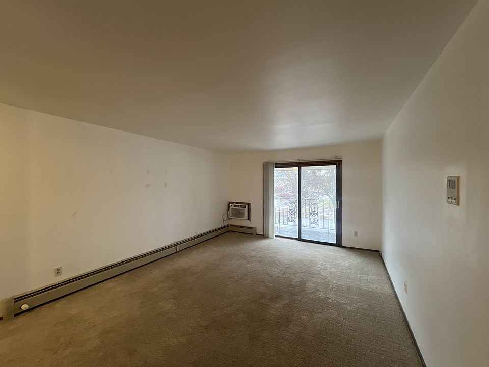 1st image of 10112 W Sharon Ln #11502522