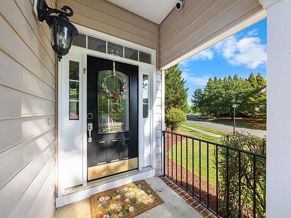 5th image of 909 Kennesaw Ct