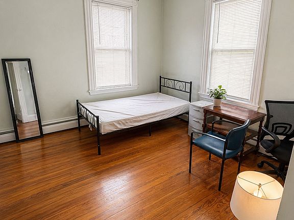 3rd image of 4 Dalrymple St APT 2