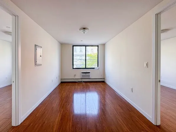 918 Metropolitan Avenue image 1 of 1