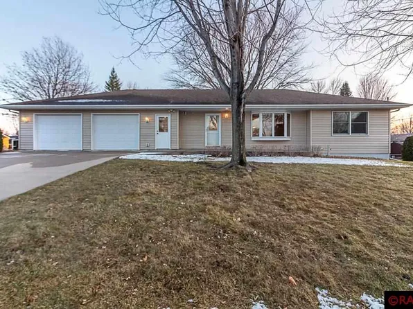 325 E Woodlawn St, Le Center, MN 56057