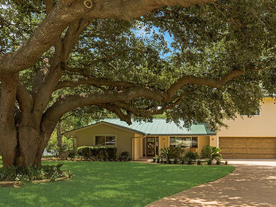 1st image of 1704 Bluebonnet Lane