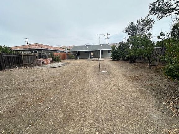 5th image of 253 Staples Ave
