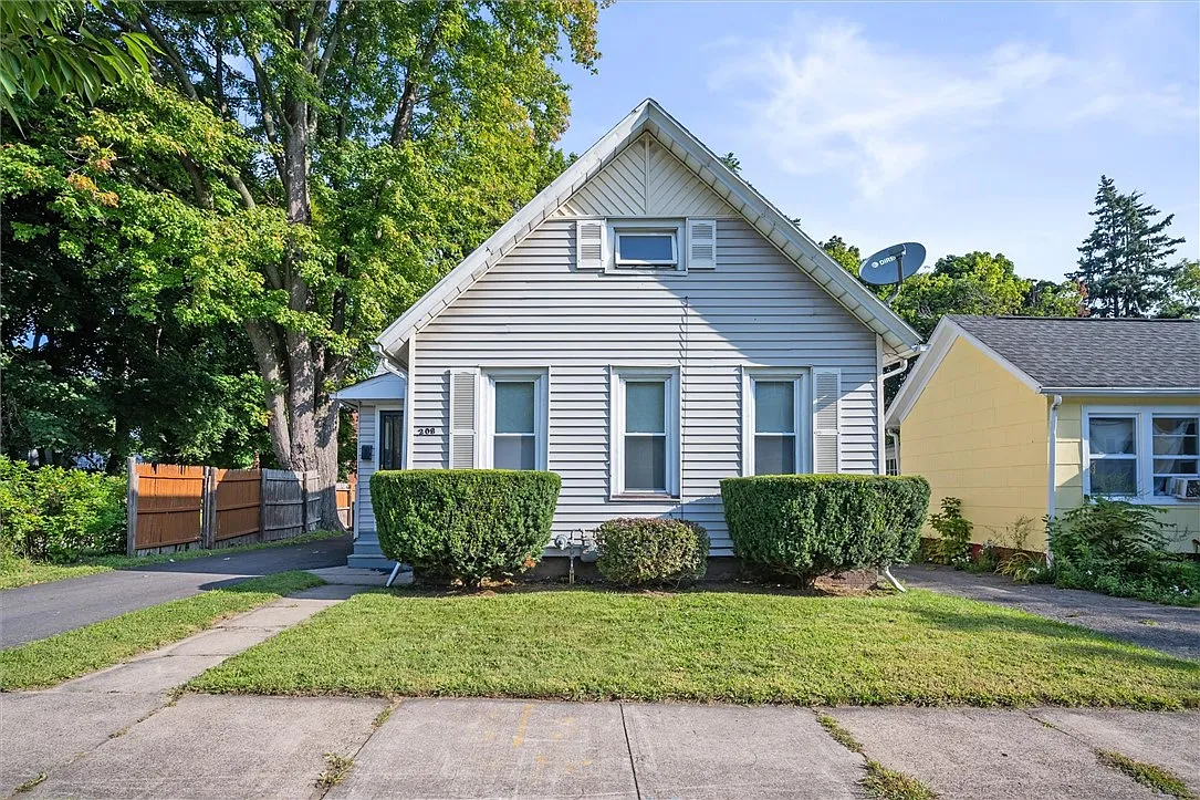 208 Avenue C photo 1