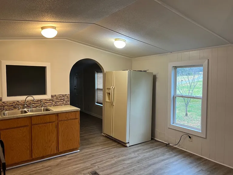 138 Sutton Ct — Photo 5