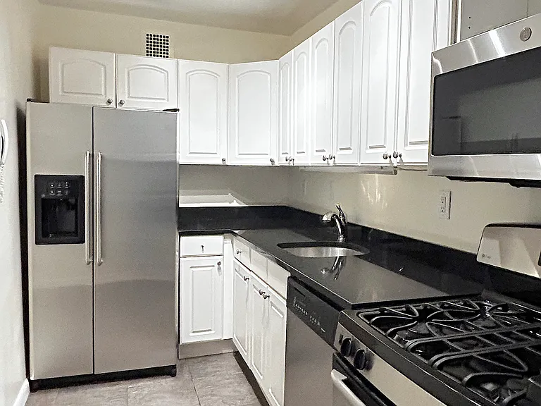 77 W 55th St #6G — Photo 4