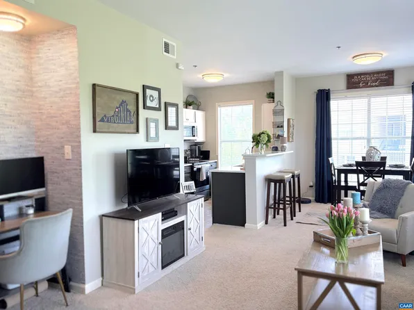 280 Riverbend Dr APT 4C, Charlottesville, VA 22911