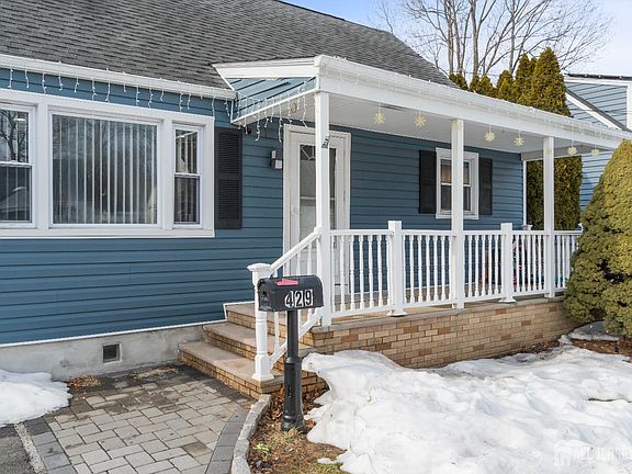 4th image of 429 1st St