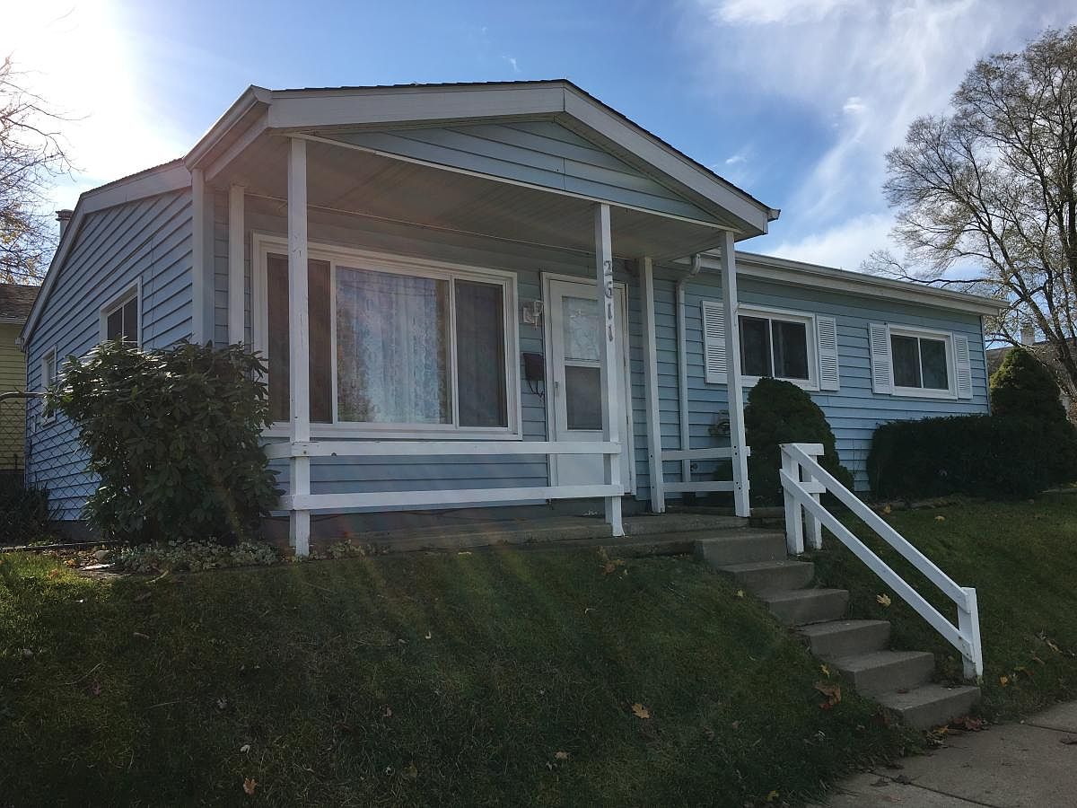 2611 Delaware St, Mishawaka, IN 46544 Zillow