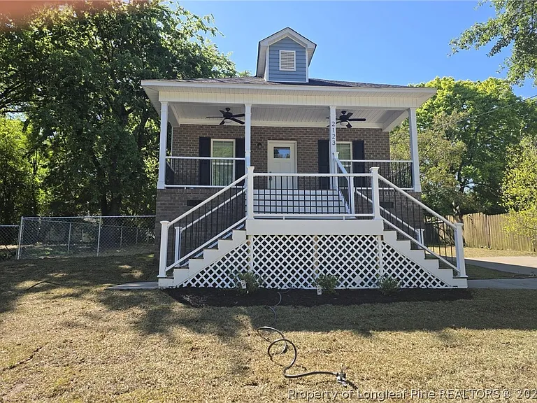 2123 Burnett Ave — Photo 2