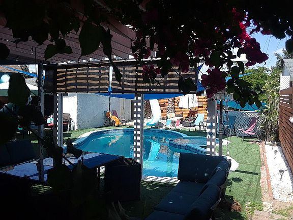 4th image of 729 Carmelita Pl