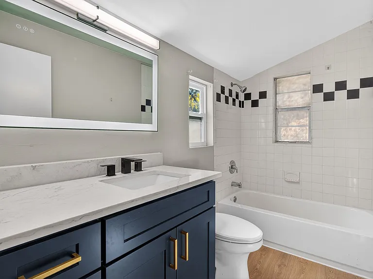 1800 27th Ave N #1/2 — Photo 5