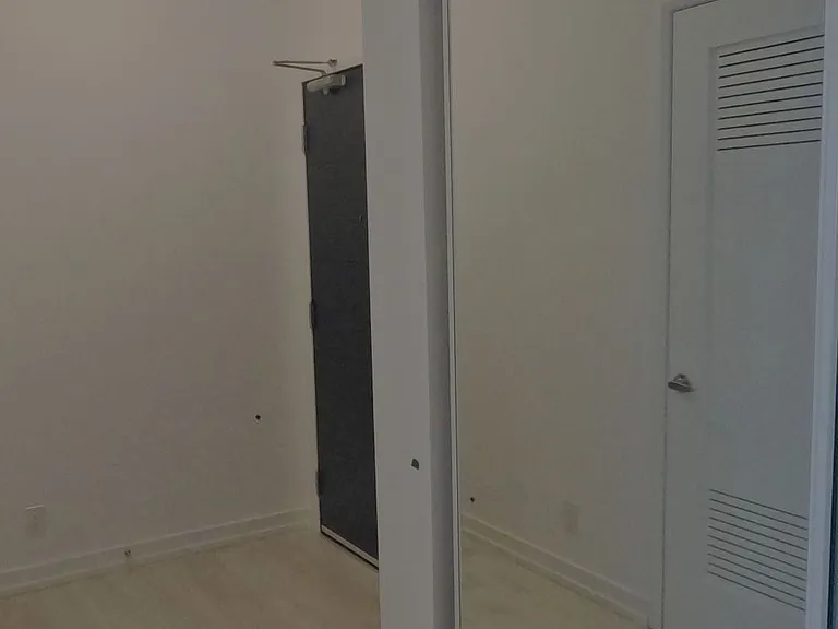 75 James St S #2414 — Photo 12
