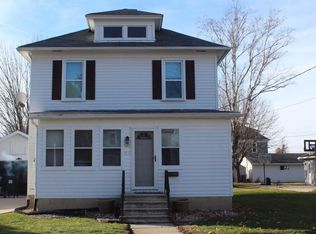207 S 1st St, Randolph, WI 53956