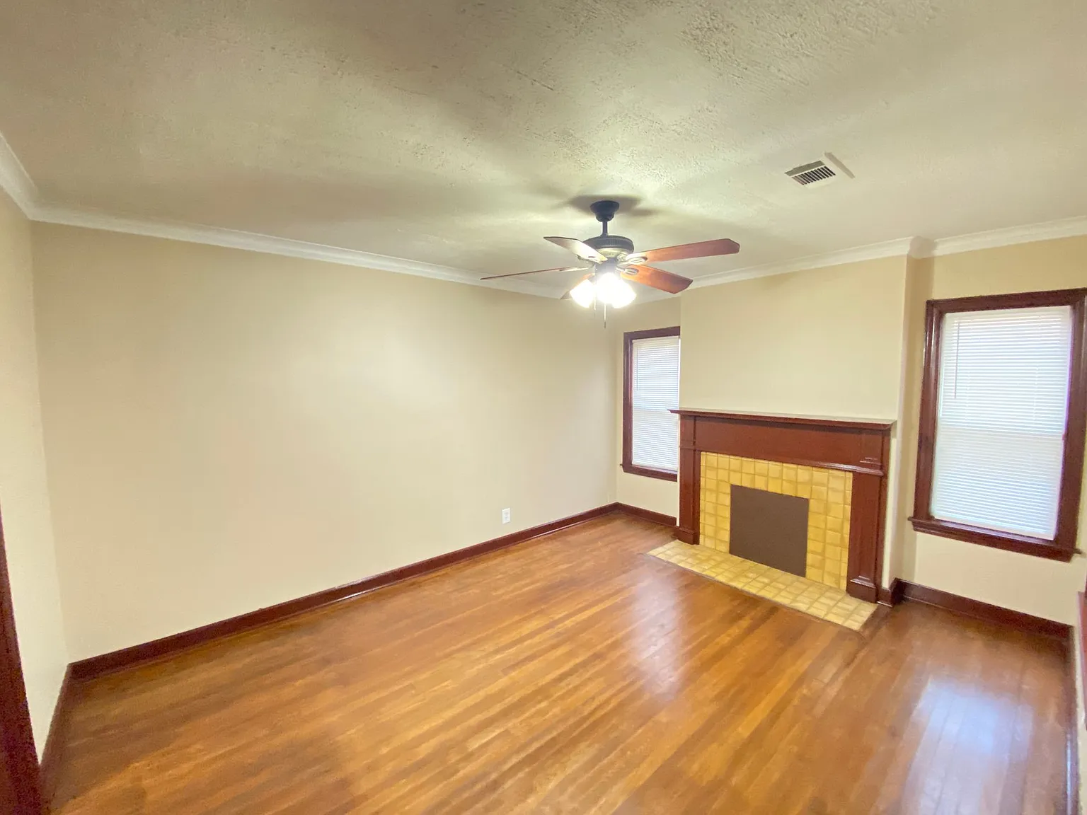 146 E Davant Ave — Photo 4
