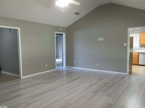 4th image of 51 Shamsie Dr