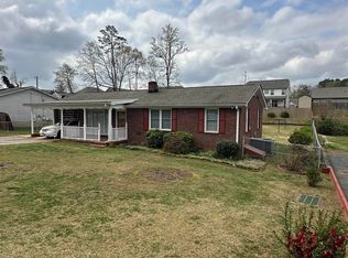 13 Strawberry Dr, Greenville, SC 29617