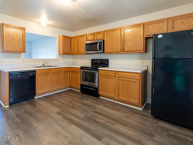 401 Springwood Dr — Photo 10
