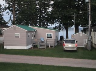 801 Bow And Arrow Pt, North Hero, VT 05474