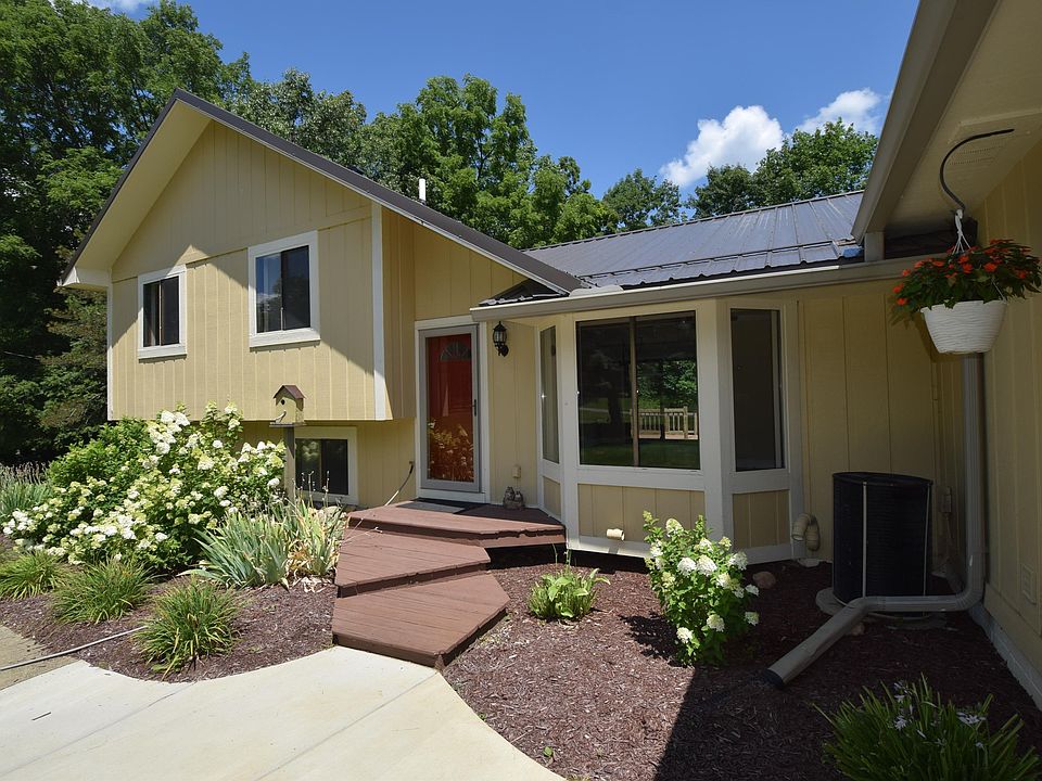 1st image of 3424 Abbey Ln