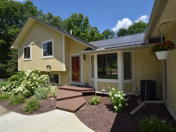 3424 Abbey Ln, Lapeer, MI 48446