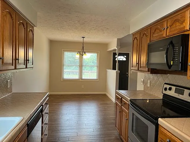 3859 S Hillcrest Ave — Photo 6