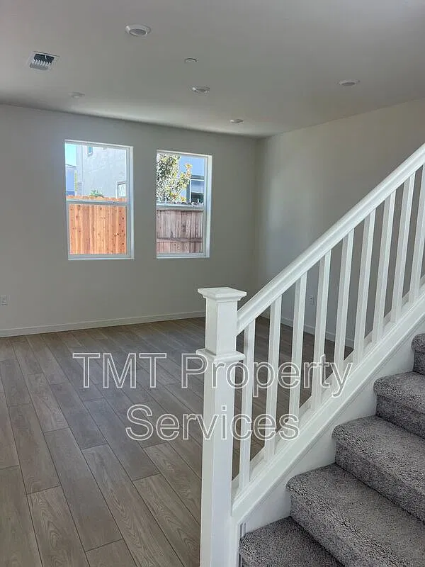4 bed, 3.0 bath, 1844 sqft, $3,300 — Photo 2