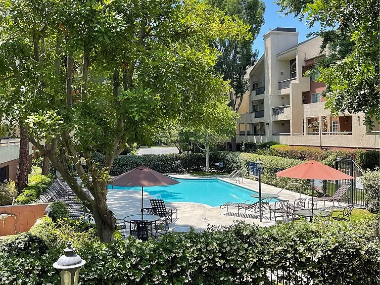 5540 Owensmouth Ave — Photo 17