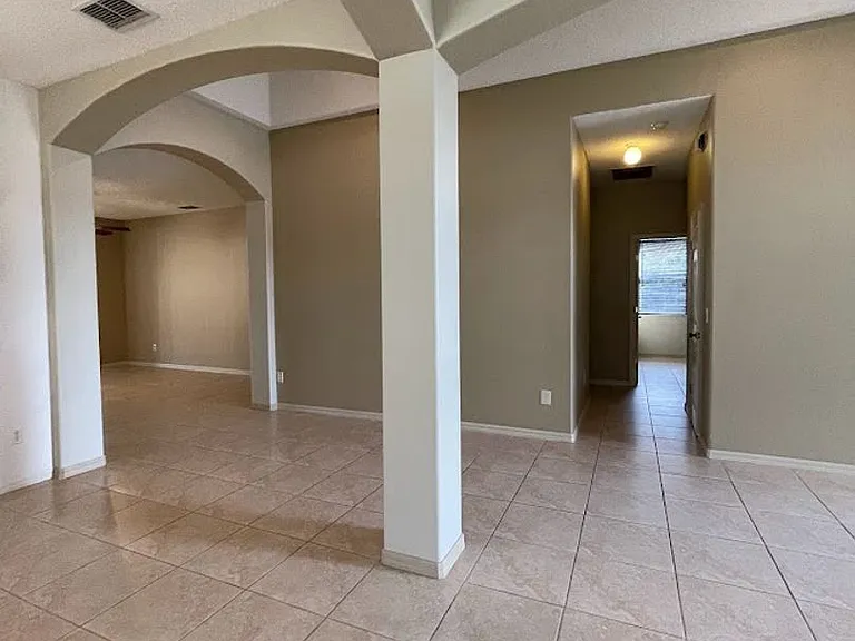 1819 Wedgewood Way — Photo 5