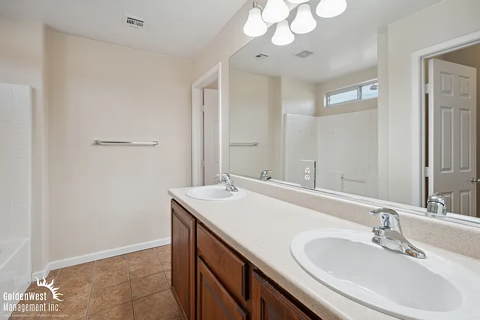 3528 E Carisbrook Dr — Photo 10